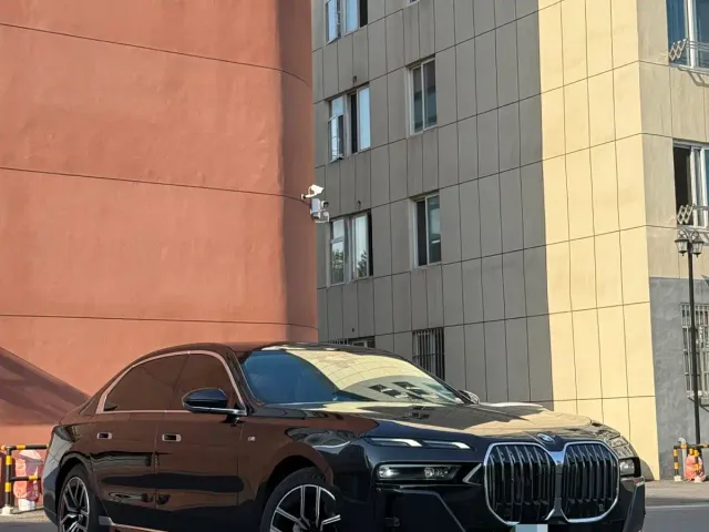BMW 7 Series — Фото автомобиля 2