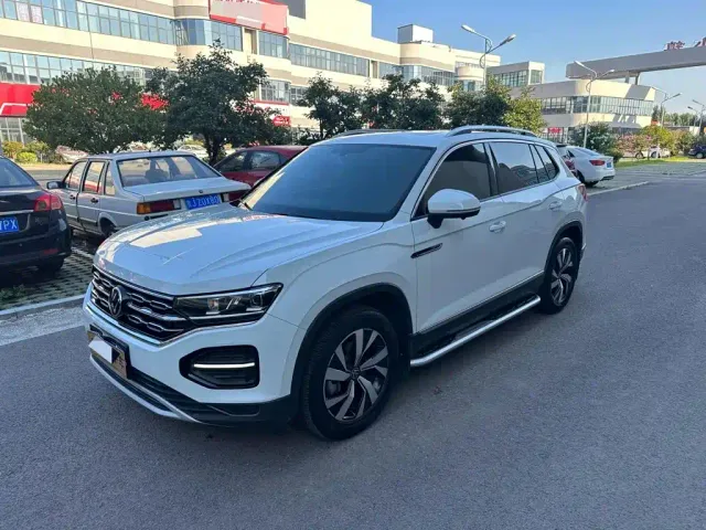 Фотография автомобиля — Volkswagen Tayron