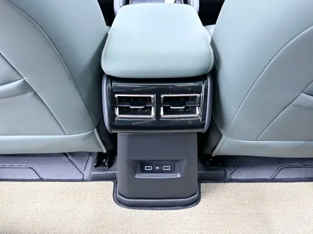 iCAR 03 — Фото автомобиля 11