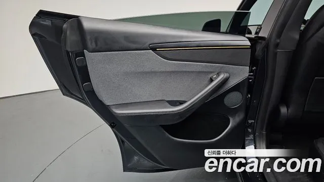 Tesla Model Y — Фото автомобиля 25