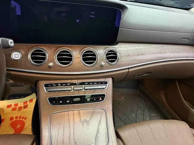 Mercedes-Benz E-Class — Фото автомобиля 10