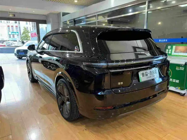 Li Auto L7 — Фото автомобиля 9