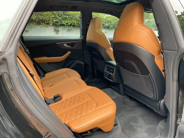 Audi RS Q8 — Фото автомобиля 8