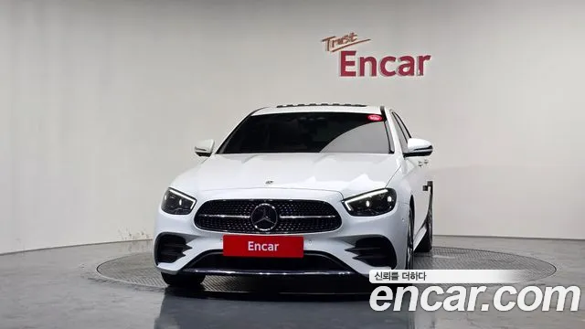 Mercedes-Benz E-Class — Фото автомобиля 3