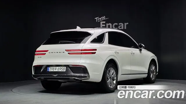 Genesis GV70 2.5T Бензин 2WD — Фото автомобиля 2