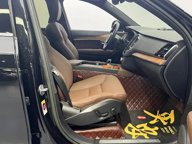 Volvo XC90 — Фото автомобиля 14