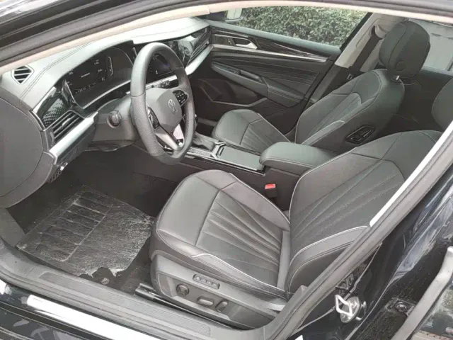 Volkswagen Passat — Фото автомобиля 14