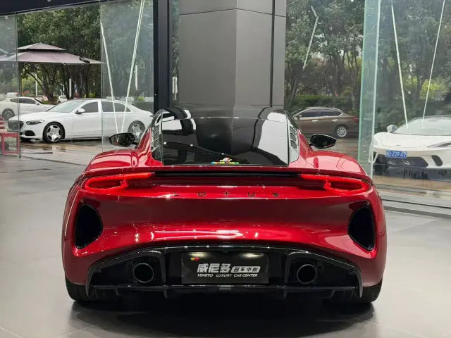 Lotus Emira — Фото автомобиля 2