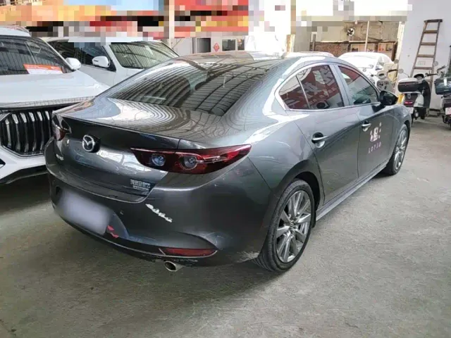 Mazda Axela — Фото автомобиля 6