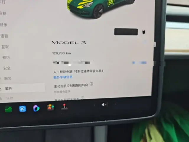 Tesla Model 3 — Фото автомобиля 11