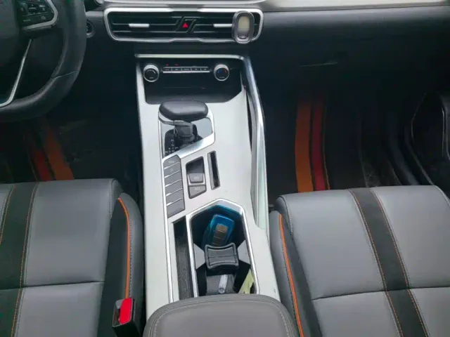 Geely Binyue — Фото автомобиля 13