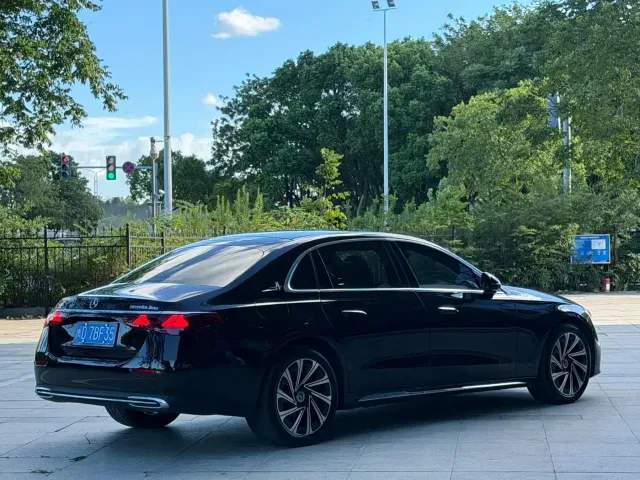 Mercedes-Benz E-Class — Фото автомобиля 5