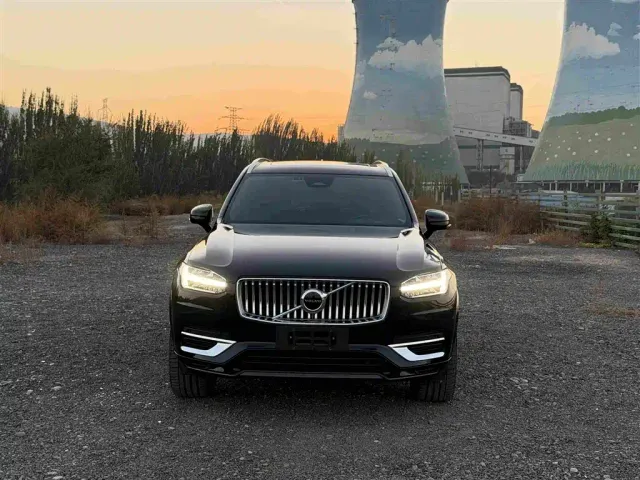 Volvo XC90 — Фото автомобиля 2