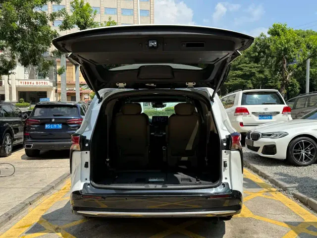 Toyota Sienna — Фото автомобиля 19