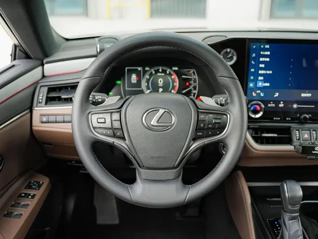 Lexus ES — Фото автомобиля 21