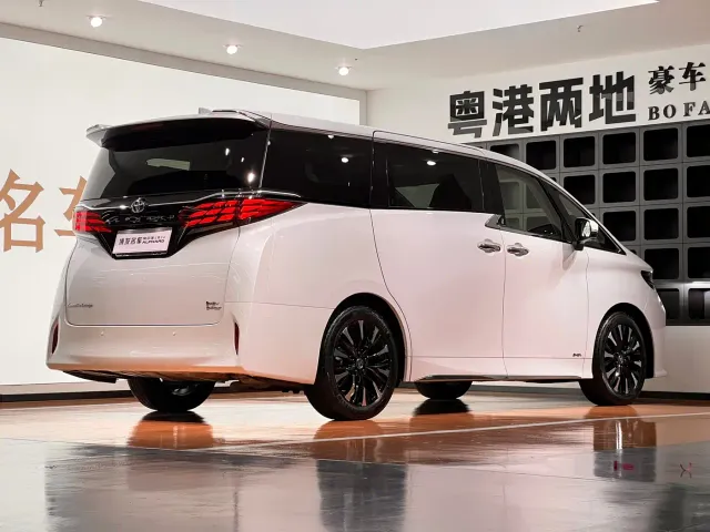 Toyota Alphard — Фото автомобиля 7