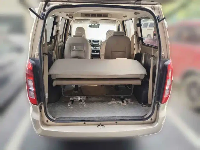 Wuling Hongguang V — Фото автомобиля 13