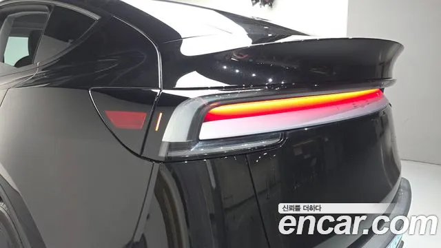 Tesla Model Y — Фото автомобиля 20