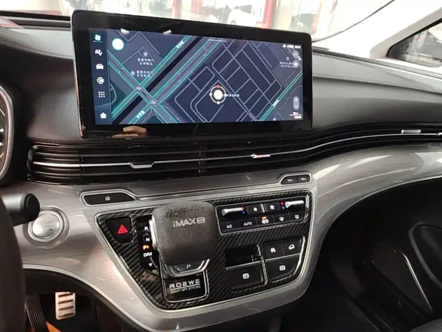 Roewe iMAX8 — Фото автомобиля 12