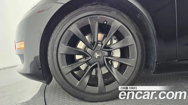 Tesla Model 3 — Фото автомобиля 5
