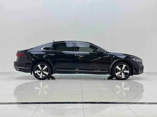 Volkswagen Passat — Фото автомобиля 6