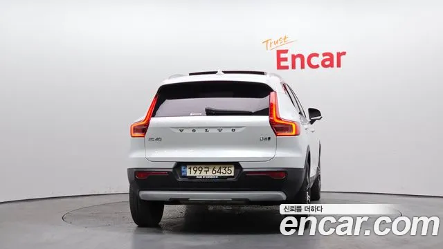 Вольво XC40 B4 Inscription — Фото автомобиля 4