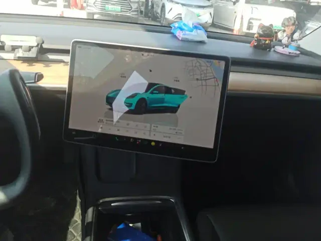Tesla Model 3 — Фото автомобиля 13