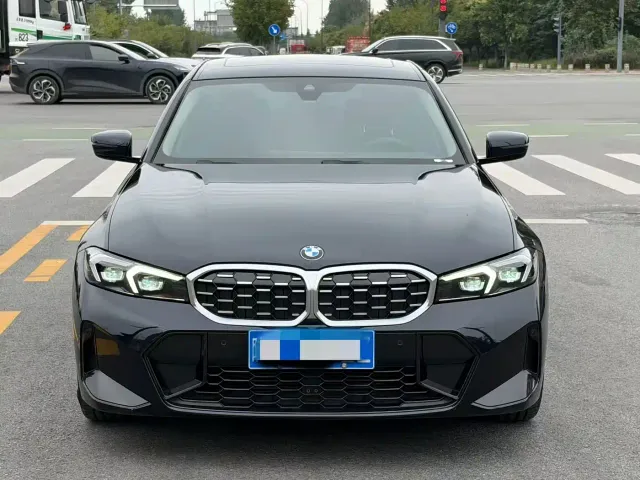 BMW 3 Series — Фото автомобиля 2