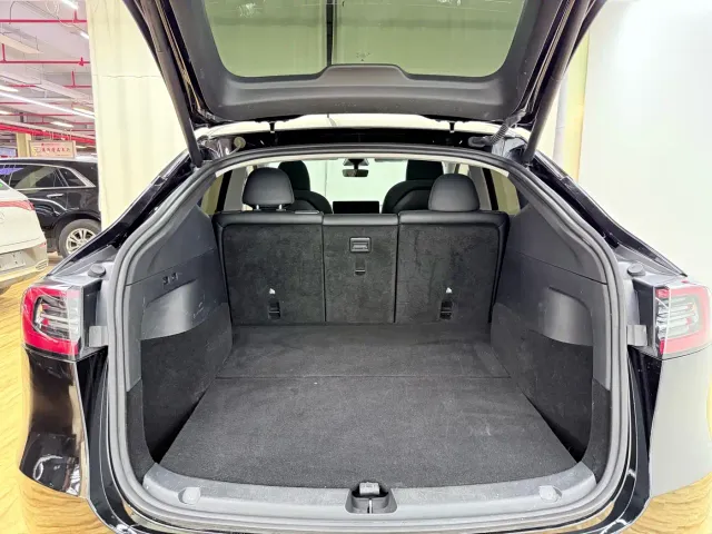 Tesla Model Y — Фото автомобиля 15