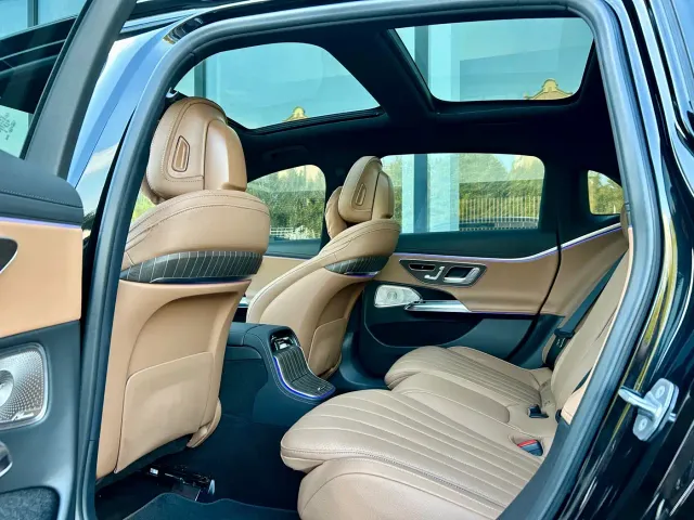 Mercedes-Benz E-Class — Фото автомобиля 12