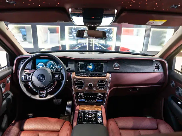 Rolls-Royce Cullinan — Фото автомобиля 23