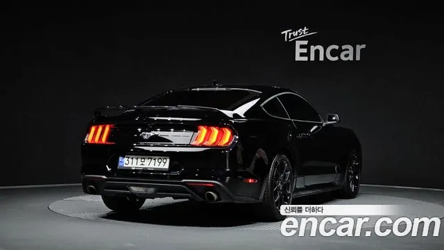 Ford Mustang — Фото автомобиля 2