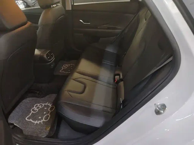 Hyundai Elantra — Фото автомобиля 16