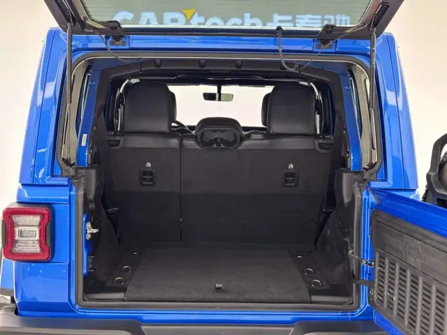 Jeep Wrangler — Фото автомобиля 11