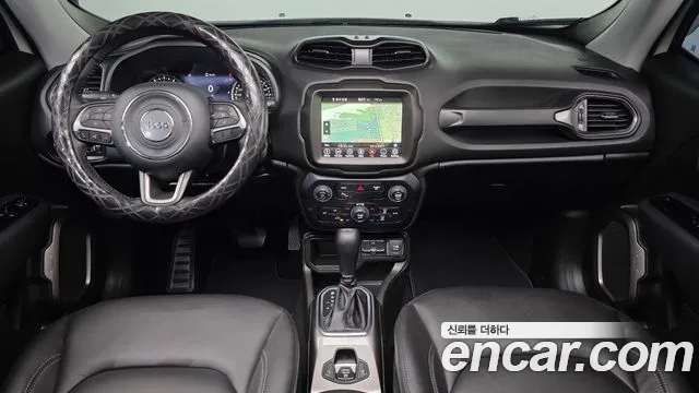 Jeep Renegade — Фото автомобиля 10