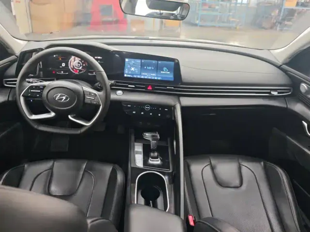 Hyundai Elantra — Фото автомобиля 12
