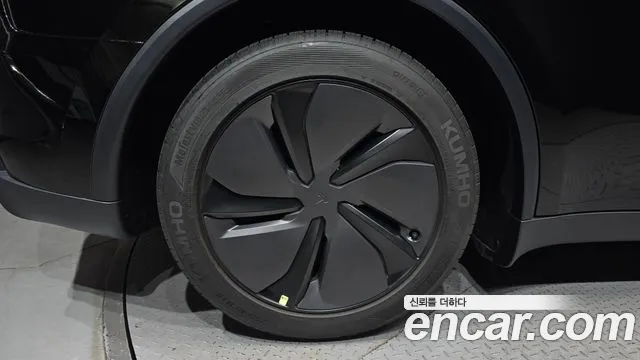 Tesla Model Y — Фото автомобиля 5