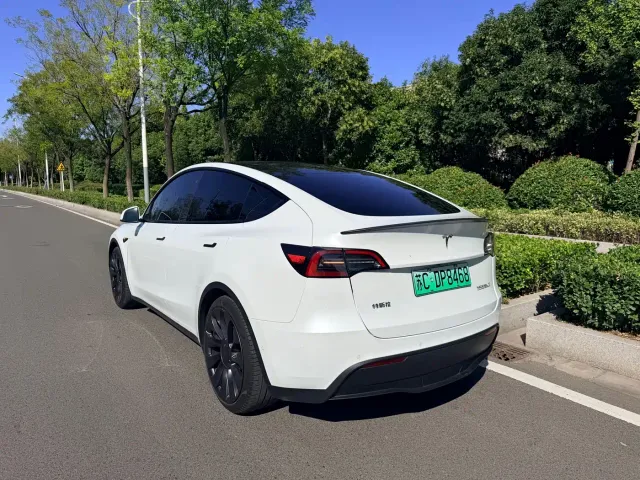 Tesla Model Y — Фото автомобиля 7