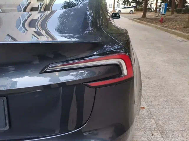 Tesla Model 3 — Фото автомобиля 7