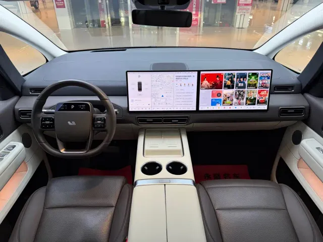Li Auto MEGA — Фото автомобиля 13