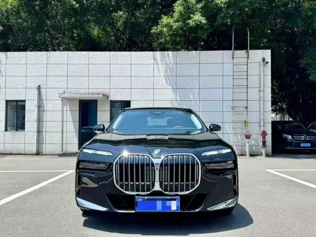 BMW 7 Series — Фото автомобиля 2