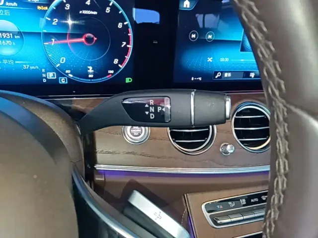 Mercedes-Benz E-Class — Фото автомобиля 13