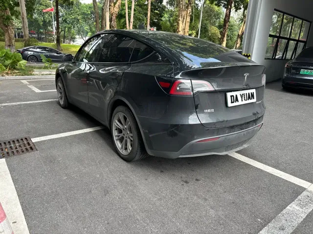 Tesla Model Y — Фото автомобиля 16