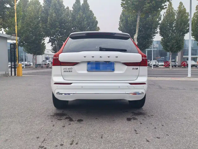 Volvo XC60 — Фото автомобиля 9