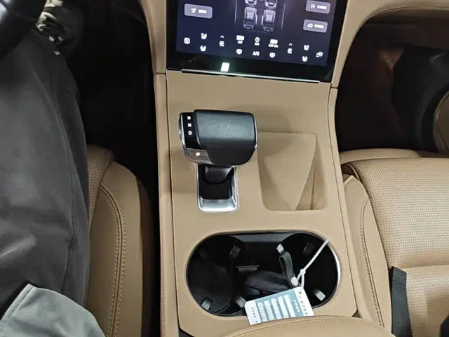 Li Auto ONE — Фото автомобиля 13