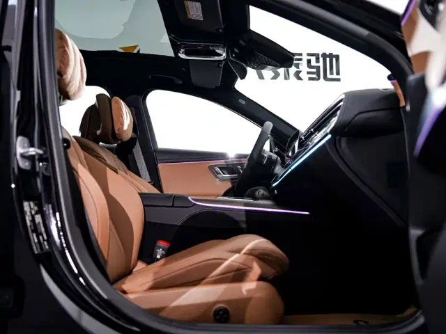 Mercedes-Benz E-Class — Фото автомобиля 18