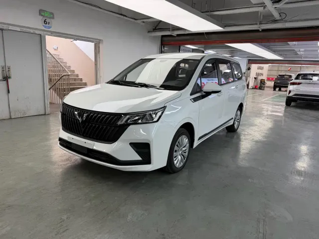 Фотография автомобиля — Wuling Jiachen
