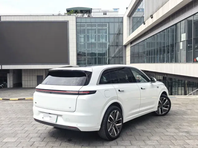 Li Auto L7 — Фото автомобиля 7