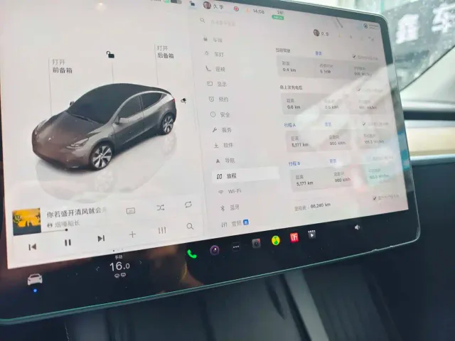 Tesla Model Y — Фото автомобиля 13