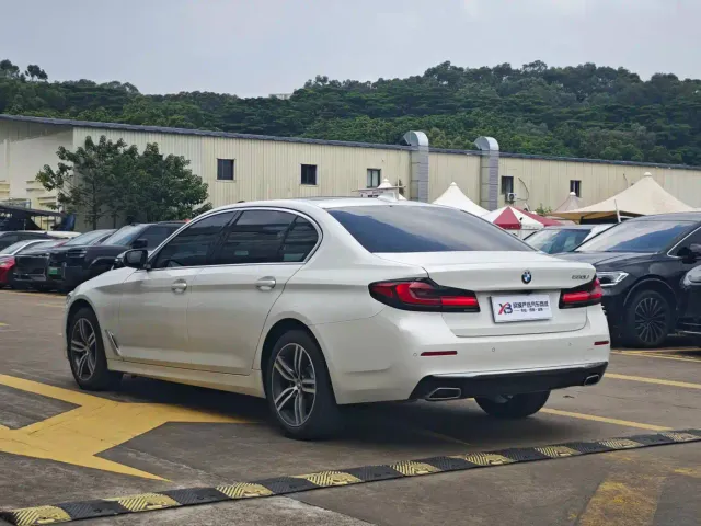 BMW 5 Series — Фото автомобиля 6